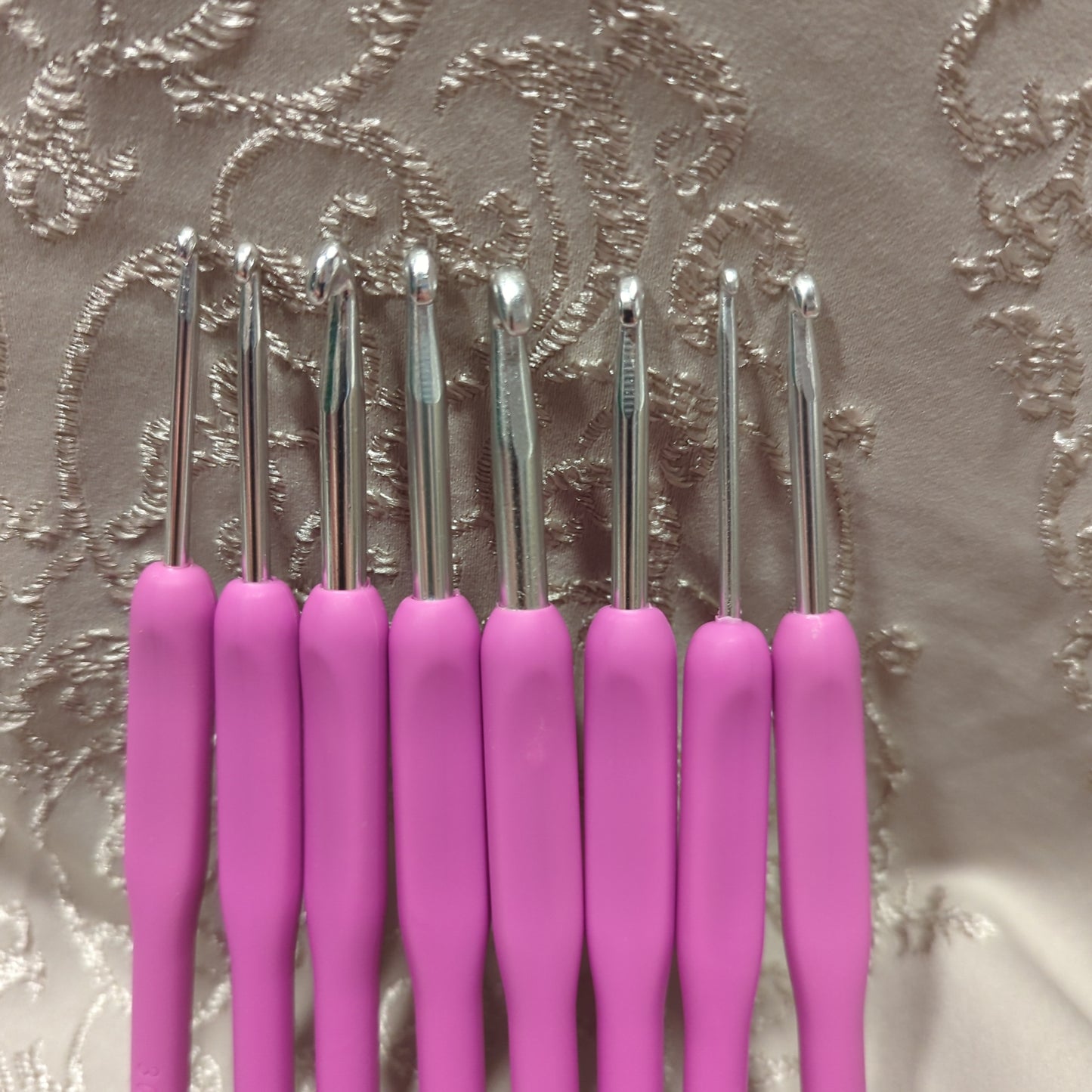 8 piece purple crochet hook set