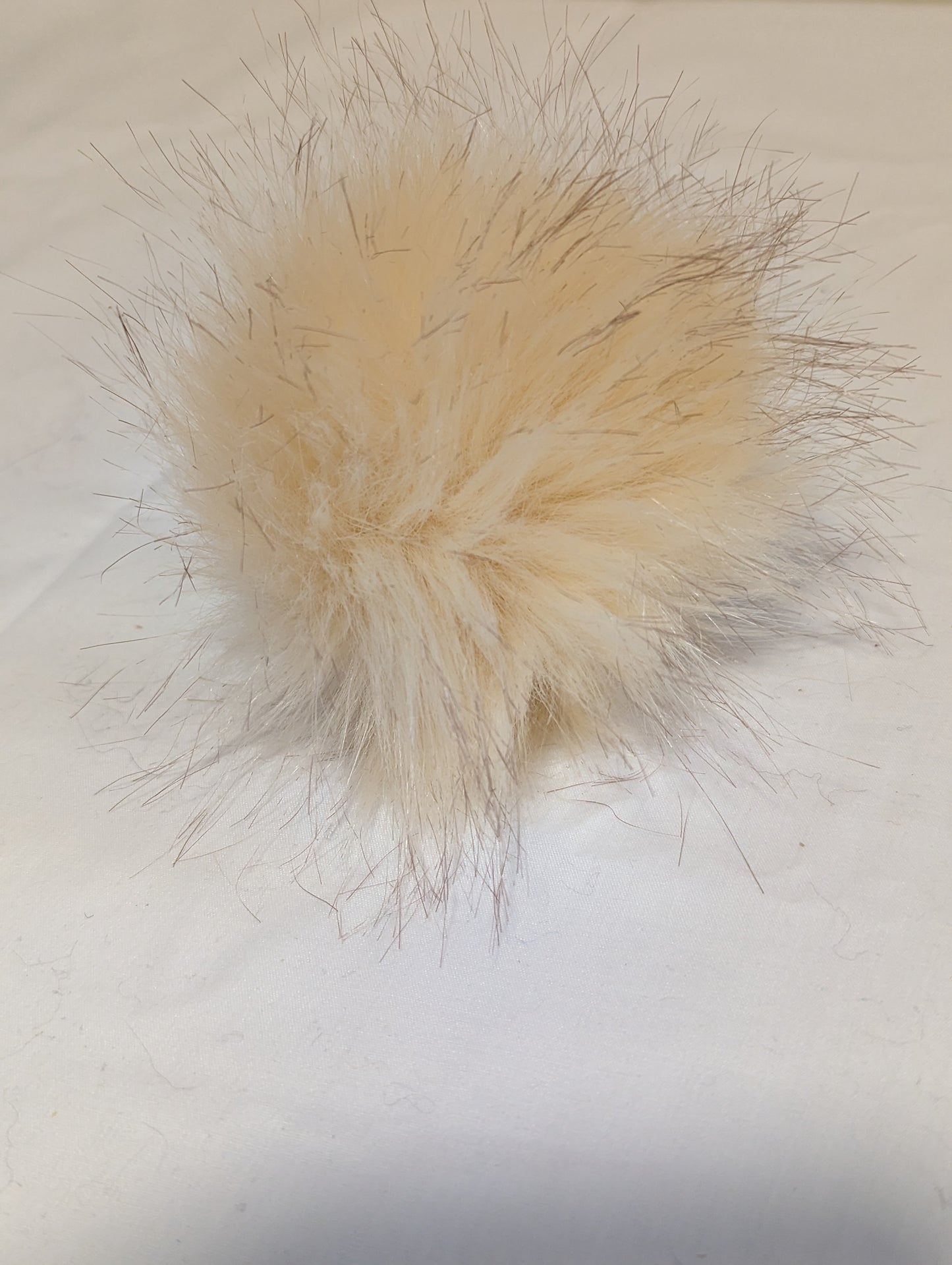 Pompon en fausse fourrure de 10 cm