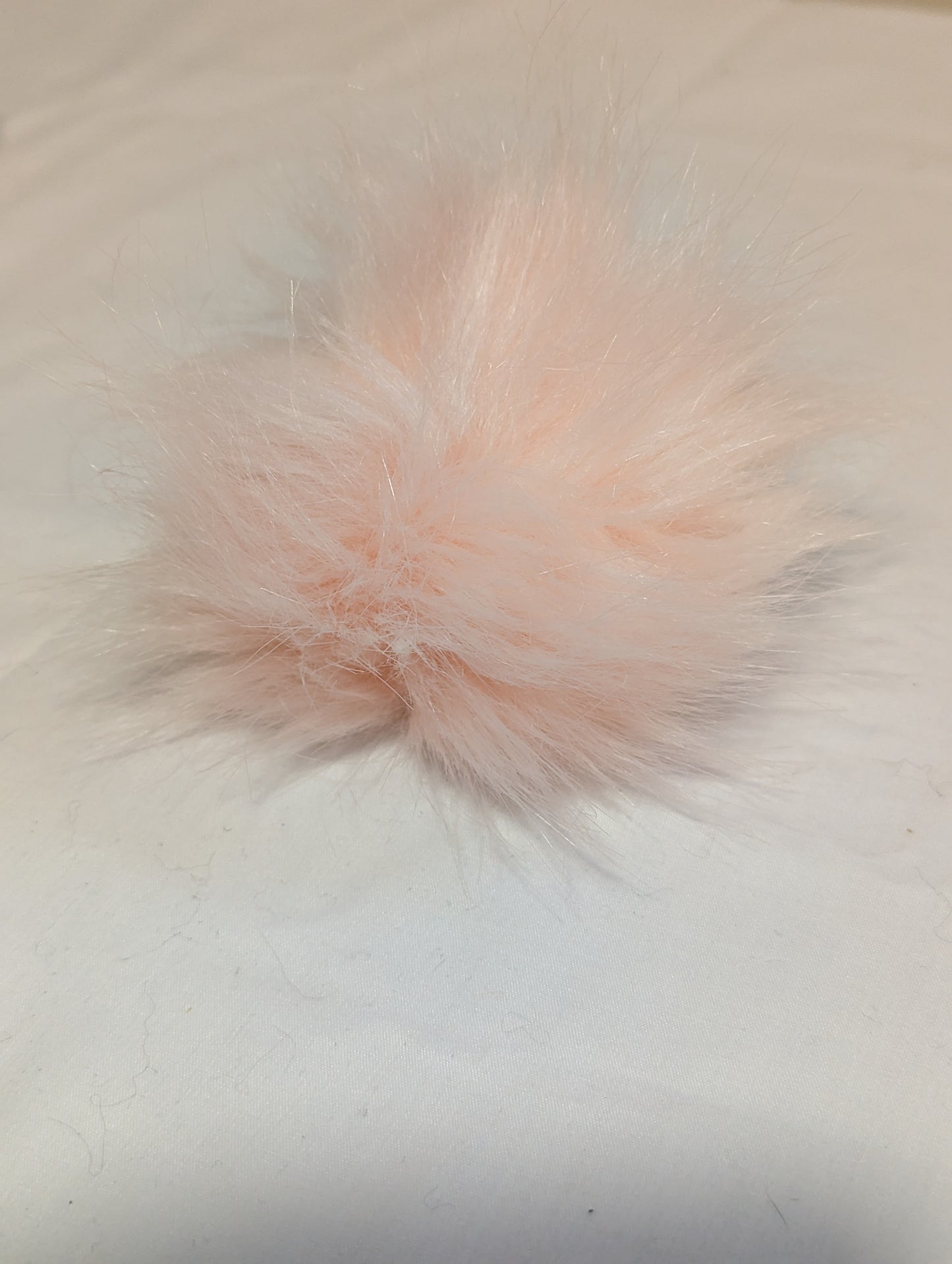 Pompon en fausse fourrure de 10 cm