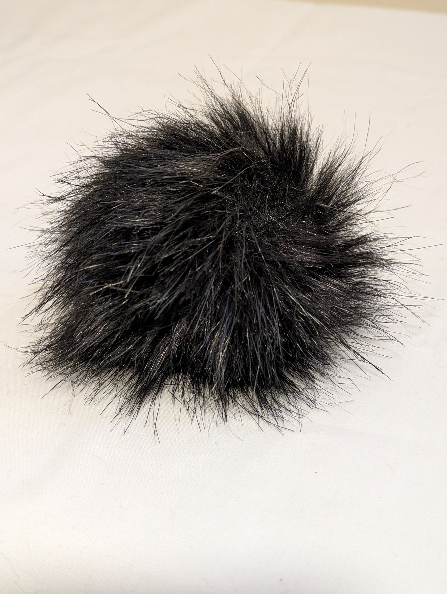 Pompon en fausse fourrure de 10 cm