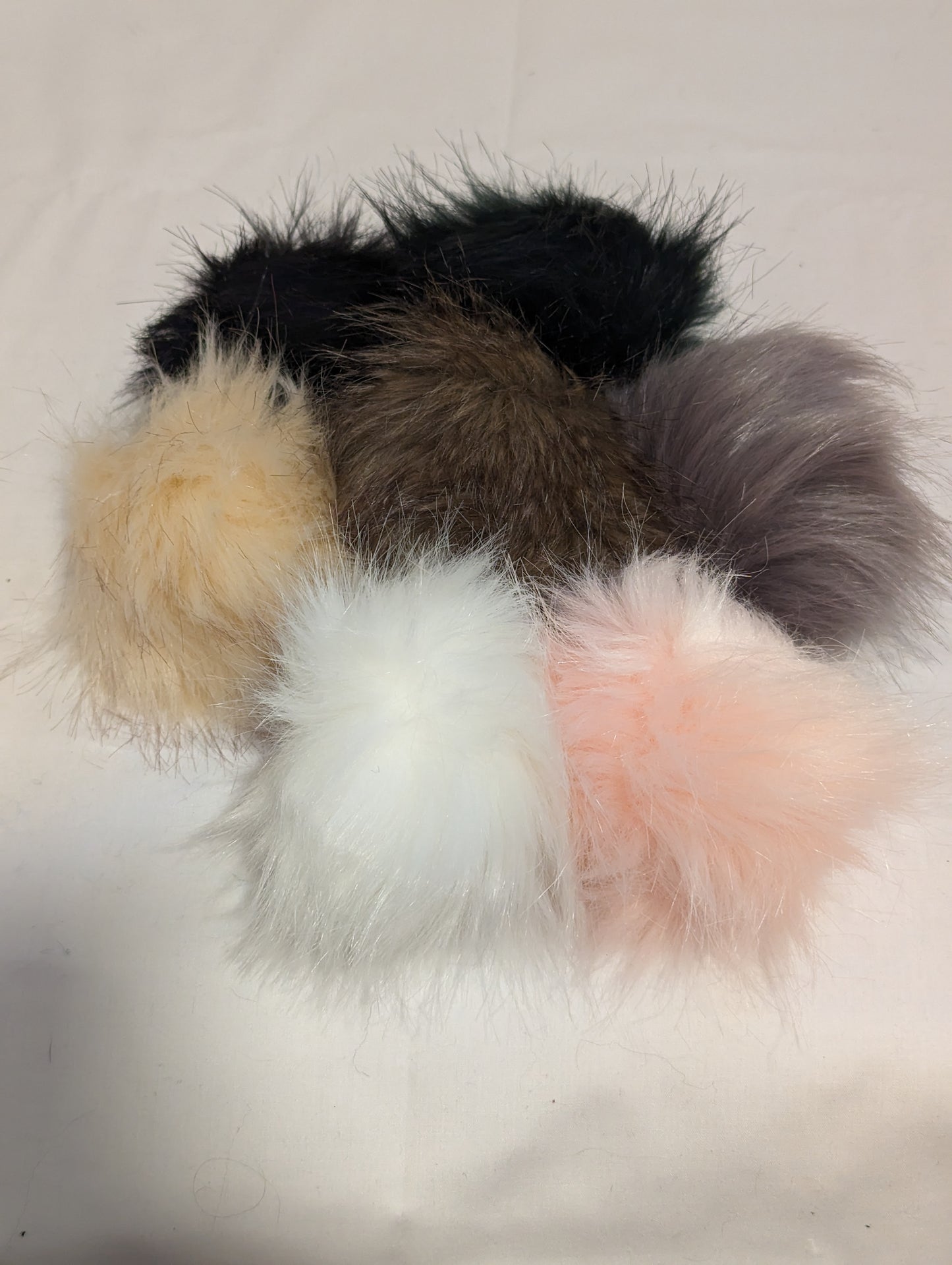 10 cm faux fur pompom