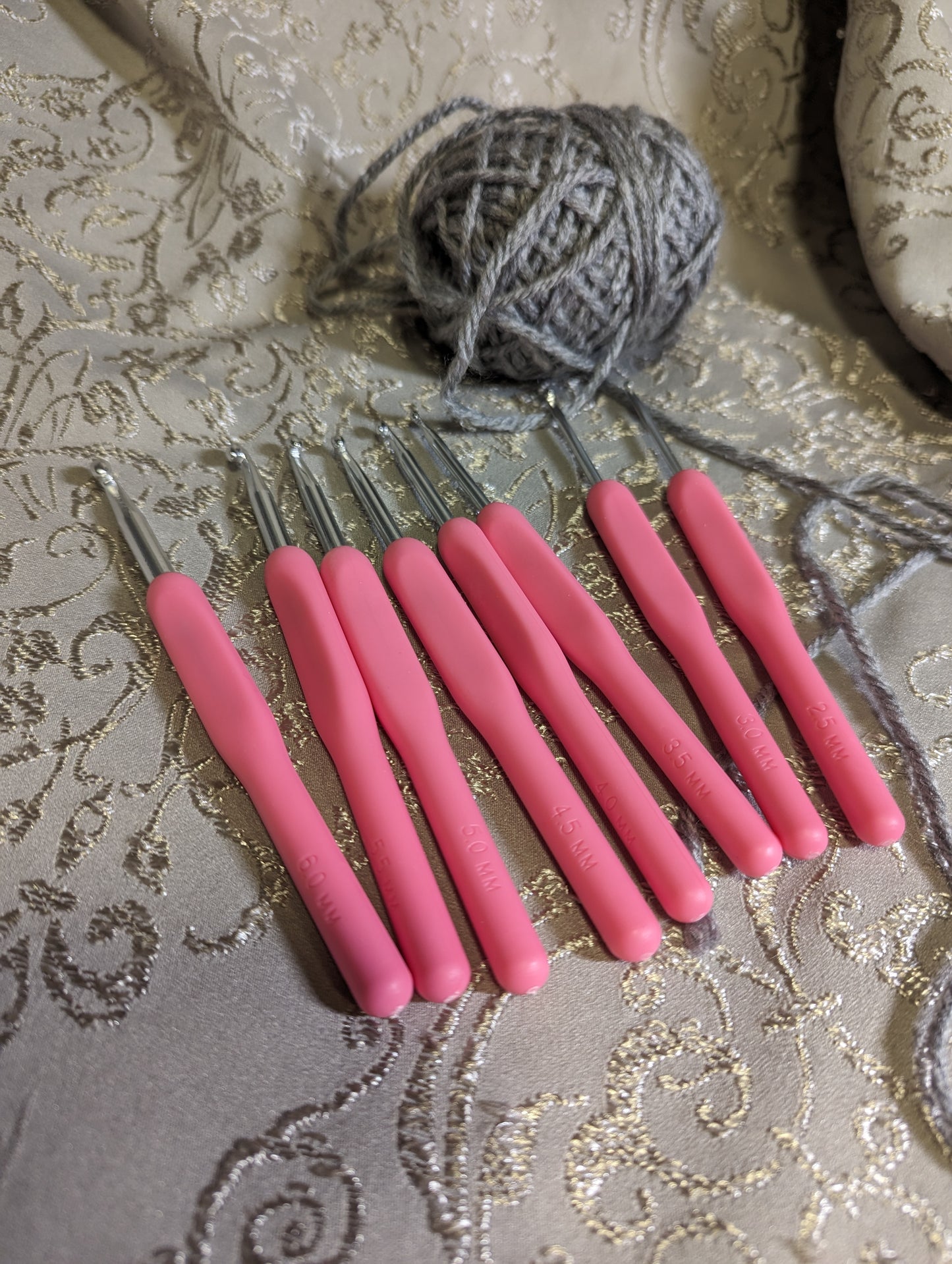 8 piece pink crochet hook set