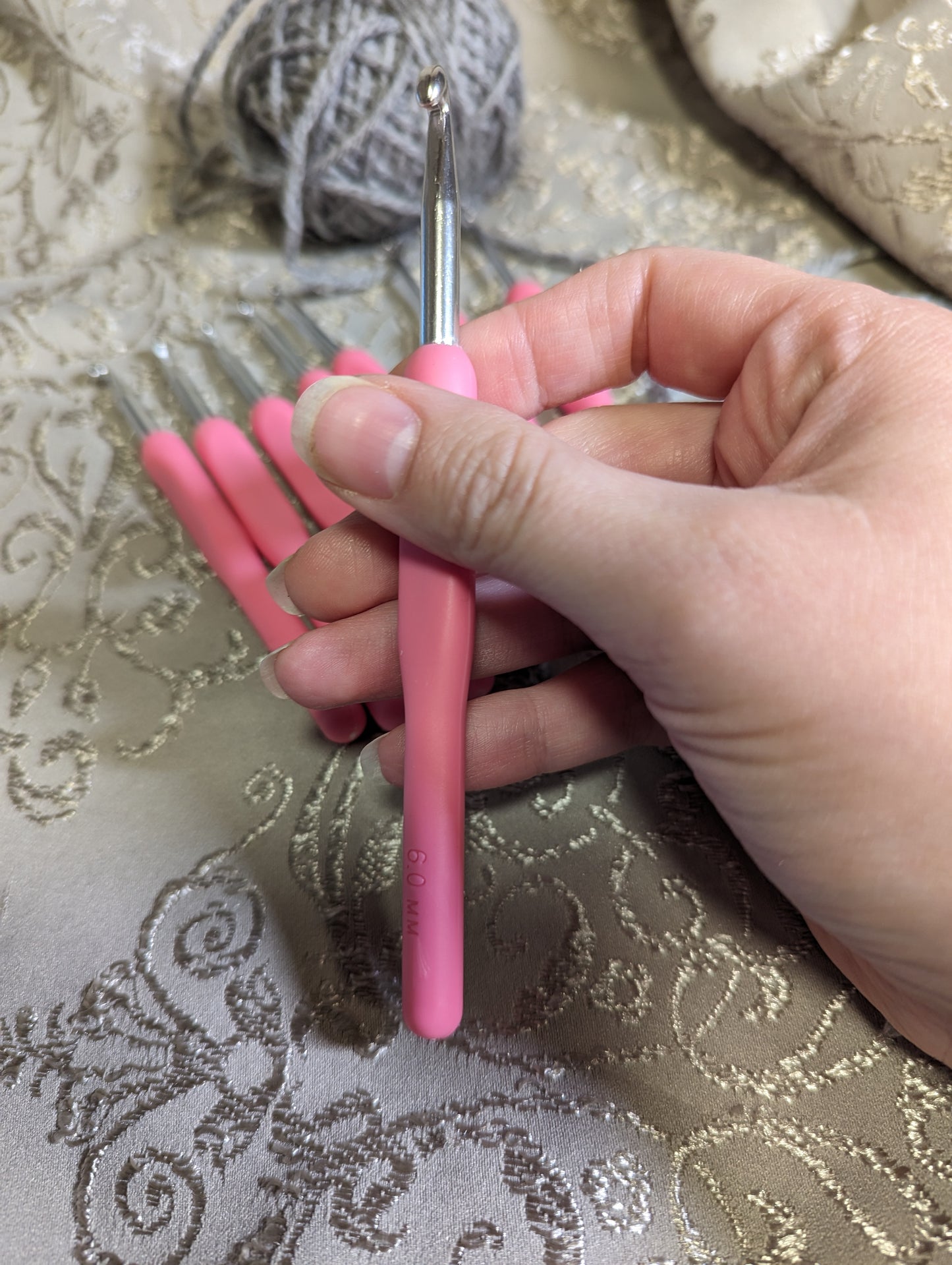 8 piece pink crochet hook set