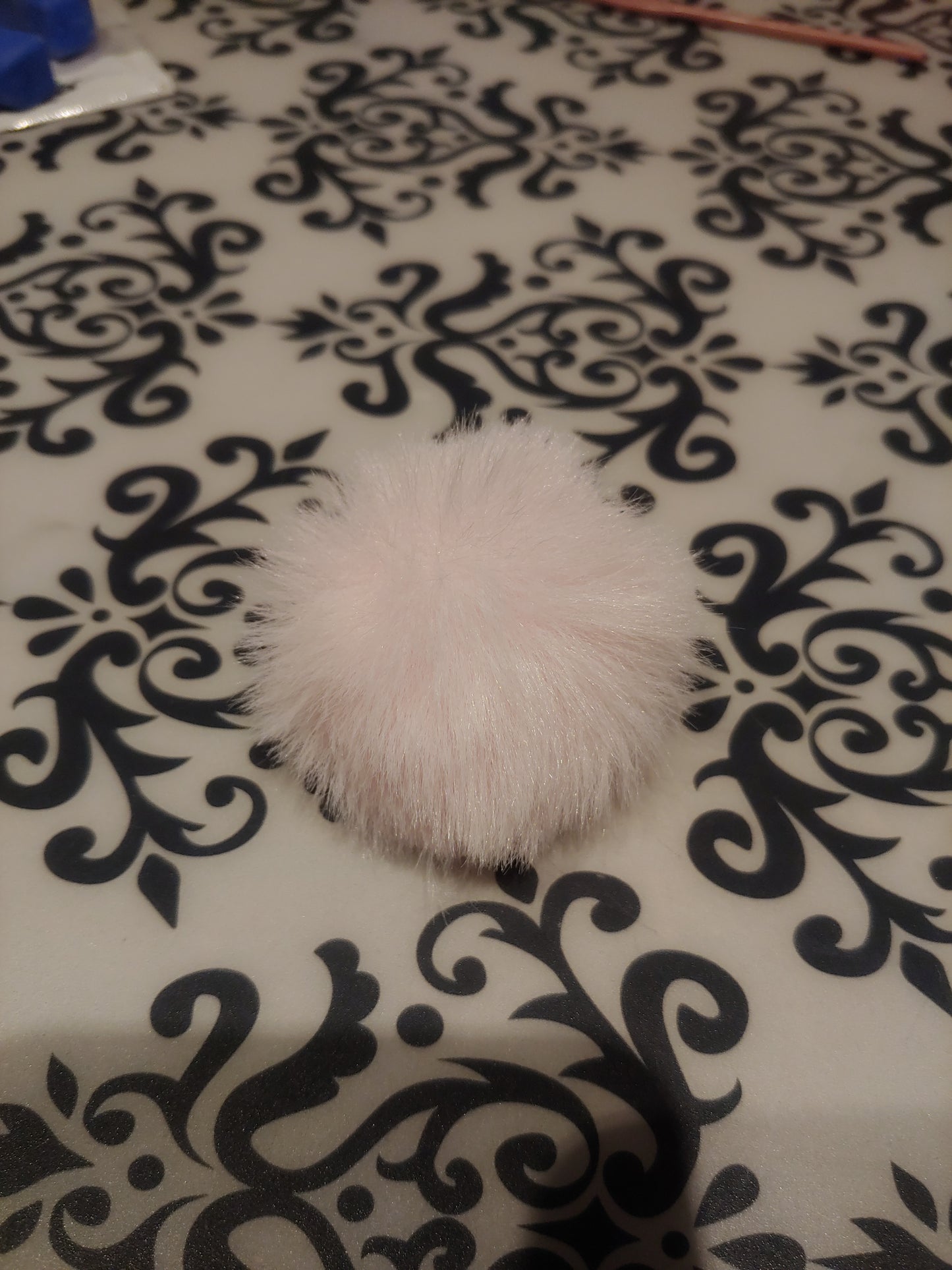 5 cm faux fur pompom